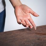 مکش ذرات غبار توسط جاروبرقی صنعتی